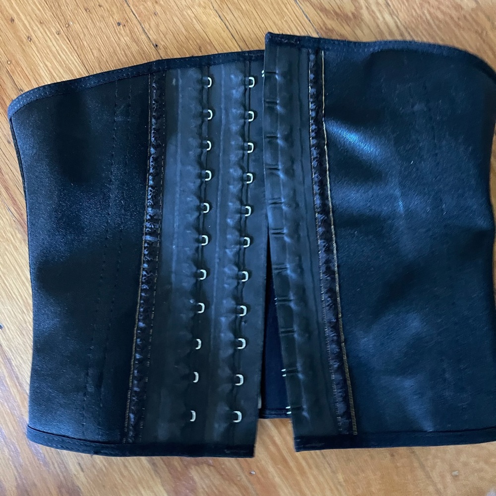 Ann Chery Waist Trainer